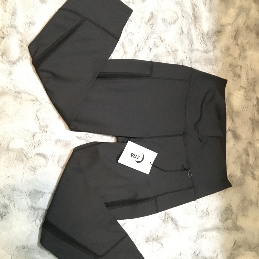 6-8 light and luxe 20” Capri Zyia